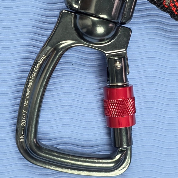 Kurgo Adjustable Nylon Dog Leash w/ Swivel Locking Metal Carabiner 20kN - Picture 4 of 10